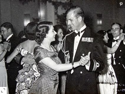 #Malta #RoyalFamily #PrincessElizabeth Princess Elizabeth and Philip dancing together on Dec. 15, 1950 at the Frigate Flotilla Dance at the Union Club Sliema, Malta. Photo courtesy Hector Borg Carbott Elizabeth And Philip, Prince Philip Queen Elizabeth, Elizabeth Philip, Princesa Elizabeth, Young Queen Elizabeth, Rainha Elizabeth Ii, Principe William, Hm The Queen, Elisabeth Ii