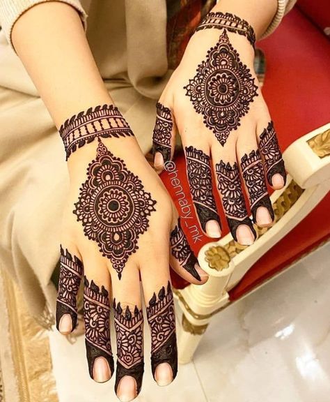 Mehndi Style, Mehndi Patterns, Indian Designer Suits, Henna Designs Hand, Henna Tattoo Designs, Indian Designer, Indian Design, Designer Suits, Henna Tattoo