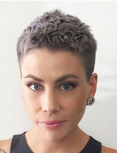 Super Short Haircuts, Really Short Hair, Very Short Haircuts, Short Haircuts For Women, Super Short Hair, Short Grey Hair, Ombré Hair, Haircuts For Curly Hair, Very Short Hair