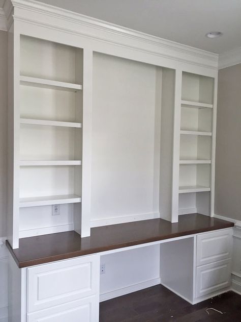 Built-In Desk with Raised Panel Filing Drawers, Maple Stain Countertop & Adjustable Shelves Built In Bookshelves, Cheap Office Furniture, Office Built Ins, Maple Stain, Home Office Cabinets, Office Remodel, Hemma Diy, Custom Desk, Desk Areas