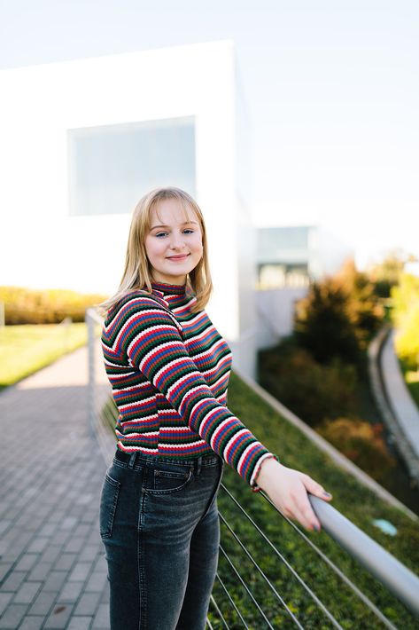 senior girl at the nelson Atkins in Kansas City photographed by Natalie Nichole Photography Kansas City Skyline, Photoshoot Locations, Photographers Gallery, Kansas City Wedding, Professional Pictures, Senior Pics, Best Photo, City Wedding, Senior Photographers