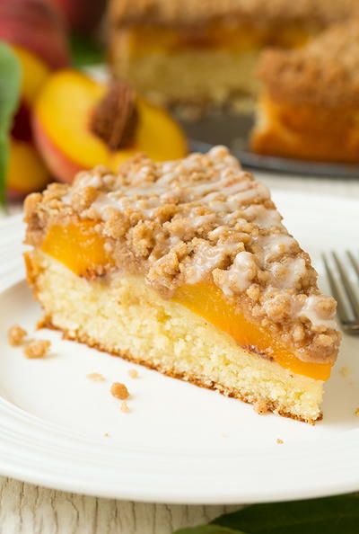 Southern Peach Crumb Cake Recipe Peach Crumb Cake, Peach Coffee Cake, Peach Coffee, Coffee Cake Recipes Easy, Crumb Cake Recipe, Peach Dessert Recipes, Dessert Presentation, Peach Desserts, Peach Cake