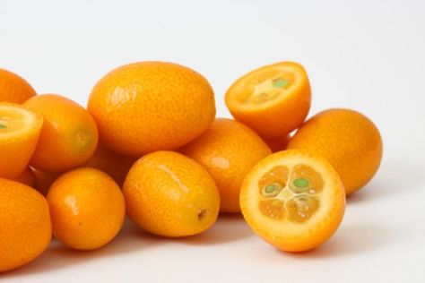 Nagami or Oval Cumquat. Image: Andre Bonn - Fotolia.com Kumquat Benefits, Kumquat Lemonade, Kumquat Marmalade Recipes, Kumquat Chutney, Kumquat Marmalade, Lemon Marmalade, Citrus Tree, Guava Fruit, Sour Fruit