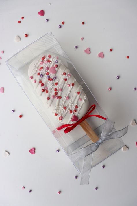 Cakesicle Packaging Ideas, Cakesicles Packaging Ideas, Cakesicles Packaging, Valentines Cakesicles, Cakecicles Valentines Day, Packaging Cakesicles, Geometric Heart Cakesicle, Geo Heart Cakesicles, Cake Sicles