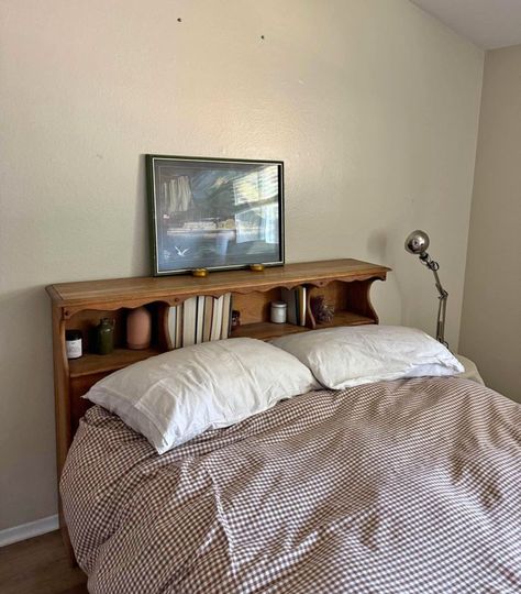 Wood Shelf Headboard, Wooden Backboard Bed, Books Under Bed, Wood Bedframe Aesthetic, Bookshelf Headboard Diy, Bed Shelf Headboard, Bed With Shelf Headboard, Bookshelf Bed Frame, Bed Shelf Ideas