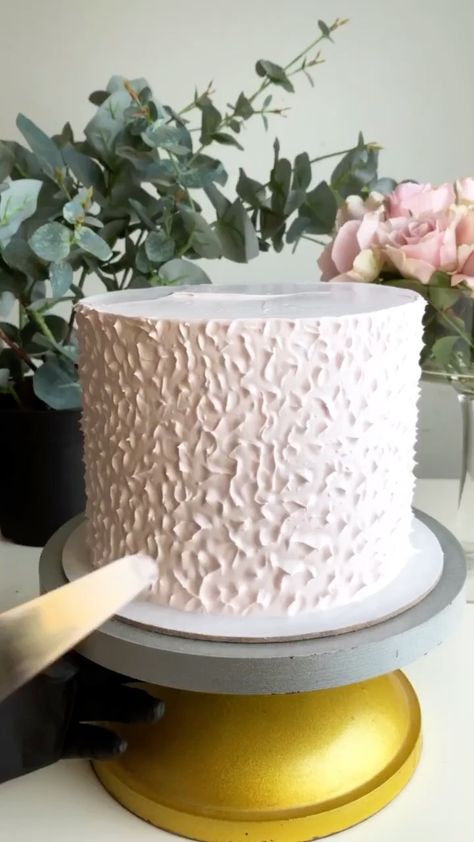 jeyadra_vijayselvan on Instagram: Some of you asked me how I got this texture out of whipped cream, This technique is so easy and yet looks so classy! Comment below if you… Cake Texture Techniques, Whipped Cream Cake, Cream Cake, Whipped Cream, I Got This, Texture, Cream, Cake, On Instagram