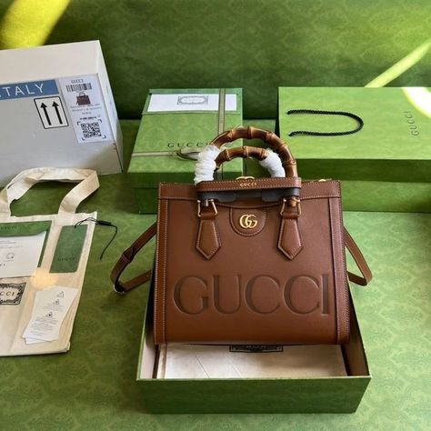 Small Tote Bag, Gucci Fashion, Small Tote, Coach Swagger Bag, Gucci Handbags, Branded Handbags, Luxury Accessories, Gucci Bag, Luxury Bags