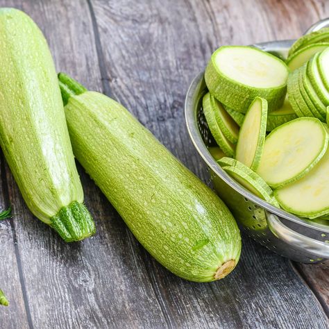 8 Types of Summer Squash (and How to Cook Them) | Taste of Home Baby Squash, Squash Types, Crookneck Squash, Pattypan Squash, Squash Boats, Zucchini Recipes Healthy, Squash Zucchini, Zucchini Banana Bread, Green Zucchini