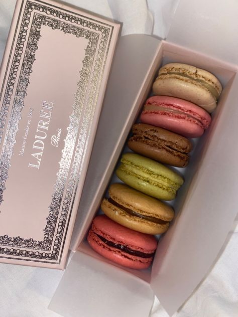 Laduree Paris Macarons, Paris Macarons, Laduree Macarons, Pink Macarons, Shopping Pictures, Laduree Paris, Luxury Food, Luxury Lifestyle Dreams, French Macarons