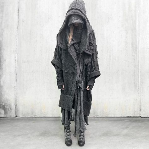 A Wind From The Future World: Amazing Post-Apocalyptic And Futuristic Outfits By Demobaza – Design You Trust — Design Daily Since 2007 Demobaza Women, Post Apocalyptic Outfit, Futuristic Outfits, Post Apocalyptic Clothing, Deconstruction Fashion, Apocalyptic Clothing, Dystopian Fashion, Post Apocalyptic Fashion, Armor Clothing