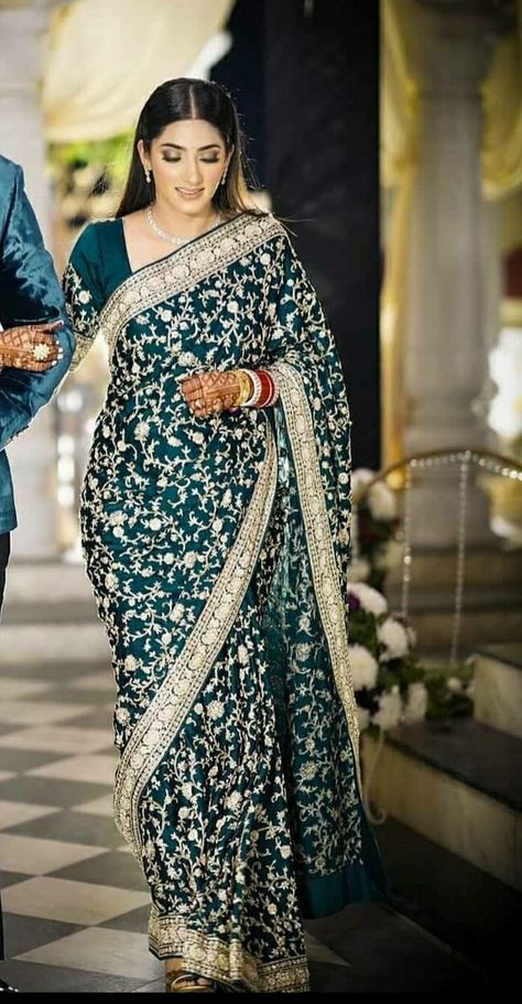 Indian Bride Outfits Saree, Saree Styles Modern, Saree Wearing Styles, Fashionable Saree Blouse Designs, Indian Bride Outfits, Fancy Sarees Party Wear, Modern Saree, Womens Trendy Dresses, Indian Fashion Saree