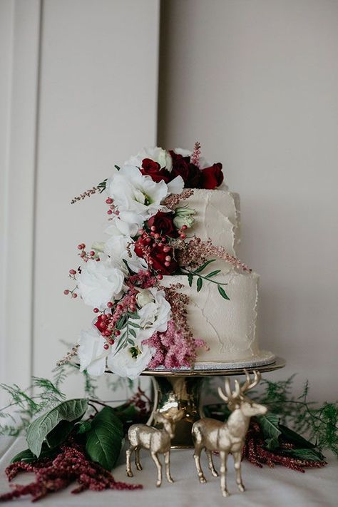 Cake For Winter, Lace Wedding Cakes, Winter Themed Wedding, Cake And Dessert, Purple Wedding Cake, Winter Wedding Cake, Lace Wedding Cake, Floral Wedding Cakes, Wedding Themes Winter