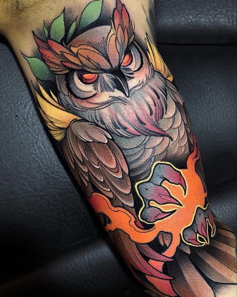 Neotraditional tattoo of am owl with a flaming ball #owl #neotraditional #neotraditionaltattoo #tatoos #owlsofinstagram #dopeart Traditional Owl Tattoo, Traditional Tattoo Meanings, Traditional Owl, Mens Owl Tattoo, Traditional Owl Tattoos, Owl Tattoo Meaning, Neo Tattoo, Tier Tattoo, Owl Tattoo Design