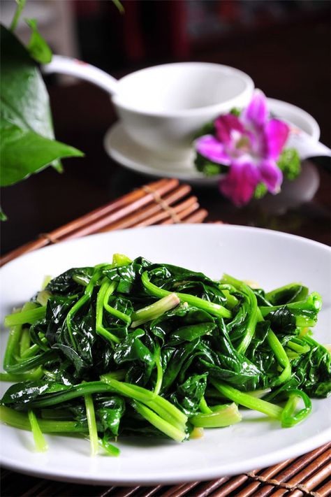 Chinese Spinach Recipe, Chinese Spinach, Fried Spinach, Parrot Food, Cold Salad, Spinach Recipes, Chinese Recipes, Spinach Leaves, Root Vegetables