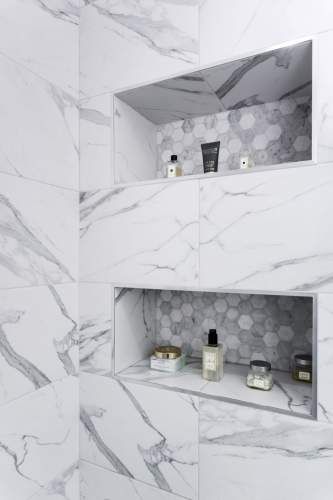 Small ensuite shower with calacatta tiles Calacatta Tiles In Bathroom, Calacatta Shower Tile, Calacatta Bathroom Ideas, Calacatta Bathroom, Tiny Shower Room, Shower Options, Calacatta Tile, Small Ensuite, En Suite Shower Room