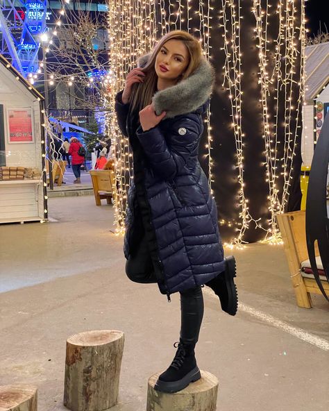 Blue Puffer Coat Outfit, Puffer Coat Outfit, Blue Puffer, Winter 23, Coat Outfit, Moncler Jacket, Fur Parka, Leather Jacket Outfits, Puffer Jacket Women