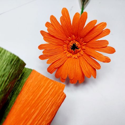 SmirchS - How to Make Gerbera Daisy Flower Out of Crepe Paper Paper Flower Video, Gerbera Daisy Flower, Crepe Paper Crafts, Crochet Idea, Gerber Daisies, Flower Video, Flower Festival, Dried And Pressed Flowers, Making Paper