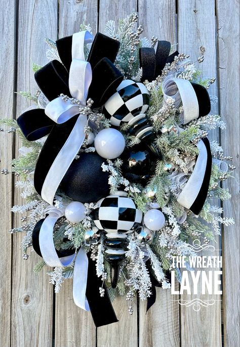 Black And White Wreath Christmas, Black And White Wreaths, Black And White Christmas Wreath, Christmas Wreath Black, Red And White Wreath, Modern Christmas Wreath, Black And White Wreath, Finial Ornaments, Wreath Inspiration