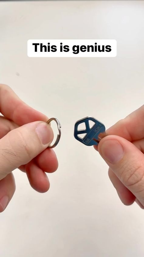 Liz & Jeff | Use straw to slide key on #diy #key #keychain #upcycle | Instagram Creative Life Hacks, Easy Diy Hacks, Diy Key, Key Keychain, Daily Hacks, 1000 Life Hacks, Everyday Hacks, Handy Dandy, Amazing Life Hacks