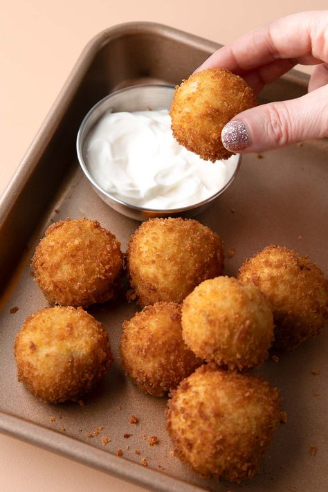 Fried Mashed Potato Balls - Peas and Crayons Fried Potato Balls, Fried Mashed Potato Balls, Fried Mashed Potatoes, Mashed Potato Balls, Potato Balls, Cheesy Mashed Potatoes, Stuffed Potato Balls, Avocado Fries, Making Mashed Potatoes