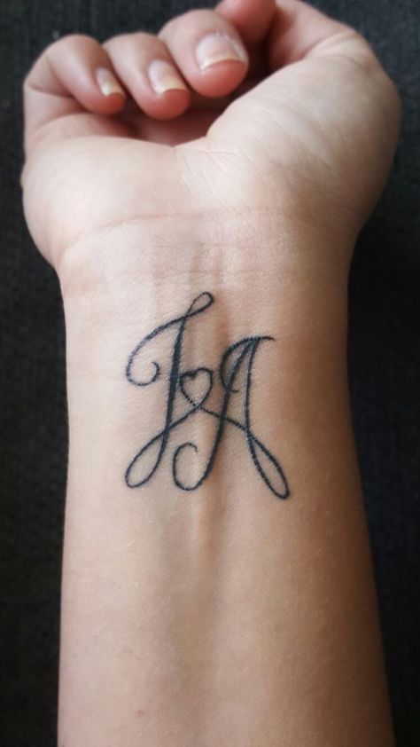 Best Initial Tattoo Designs - Get Permanent Initial Tattoos Of Loved One Name | StylesWardrobe.com Tato Grunge, Tattoo Hd, Tato Geisha, Name Tattoo On Hand, J Tattoo, Permanente Make-up, M Tattoos, Tattoos With Kids Names, Illustration Tattoo