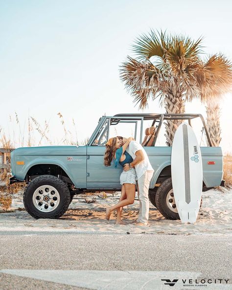 Classic Bronco Aesthetic, Bronco Car Aesthetic, Beach Bronco, Vintage Ford Bronco, Ford Bronco Photography, 1971 Ford Bronco, Bronco With Surfboard, Ford Bronco Beach Aesthetic, Ford Bronco Concept