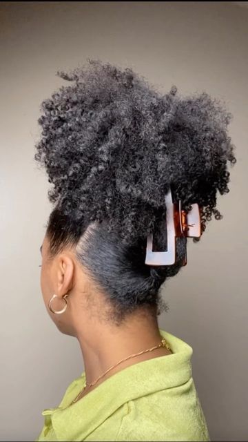 Claw Clip Hairstyles Type 4 Hair, Claw Clip Type 4 Hair, Claw Clip Natural Hairstyles, Aesthetics Hairstyles, Aesthetic Hairstyle Ideas, Naturalista Hairstyles, Aesthetic Hairstyle, Claw Clip Hairstyle, Clip Hairstyle