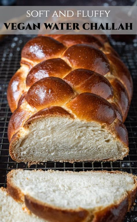 Bread Without Eggs, Vegan Challah Bread, Egg Free Challah Bread, Vegan Challah, Eggless Bread, Vegan Challah Bread Recipe, Challah Bread Recipes, Vegan Christmas Recipes, Braided Bread