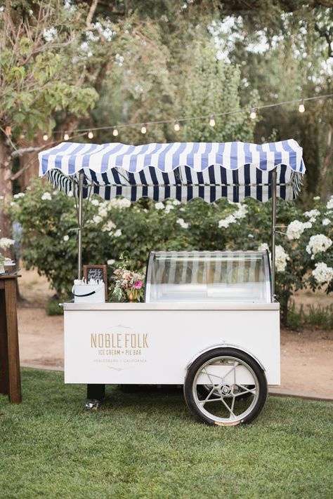 50 Ideas for an Unforgettable Post-Wedding Brunch | Martha Stewart Omelette Bar, Fun Wedding Trends, Brunch Pastries, Brunch Attire, Flavored Ice, Virtual Invitations, Cuban Coffee, Ice Cream Cart, Brunch Places