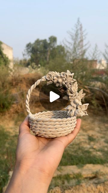 Clay Basket Diy, Clay Basket Ideas, Clay Flowers How To Make Easy, Clay Basket, Clay Containers, Diy Small Business, Clay Kawaii, Making Baskets, Air Clay