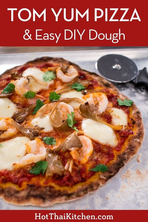 Add some Thai flavours to your pizza with this Tom Yum Pizza recipe. Tart, bold flavours of lemongrass and lime, on an easy, flavourful homemade dough. And it only takes 5 minutes to cook this pizza! #thaipizza #tomyum Thai Pizza Recipe, Asian Style Pizza, Asian Pizza, Spicy Thai Chicken Pizza, Chinese Salads, Thai Pizza, Thai Tom Yum Soup, Asian Baking, Resep Pizza Teflon