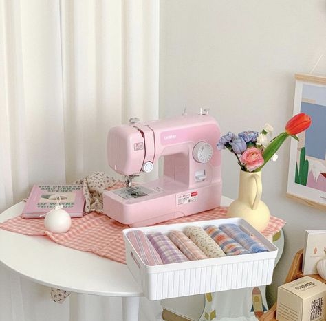 Sewing Aesthetic, Colorful Hairstyles, Sewing Room Inspiration, Fashion Dream Job, Store Design Boutique, Sewing Room Design, Desk Inspiration, Pastel Room, Pinterest Room Decor