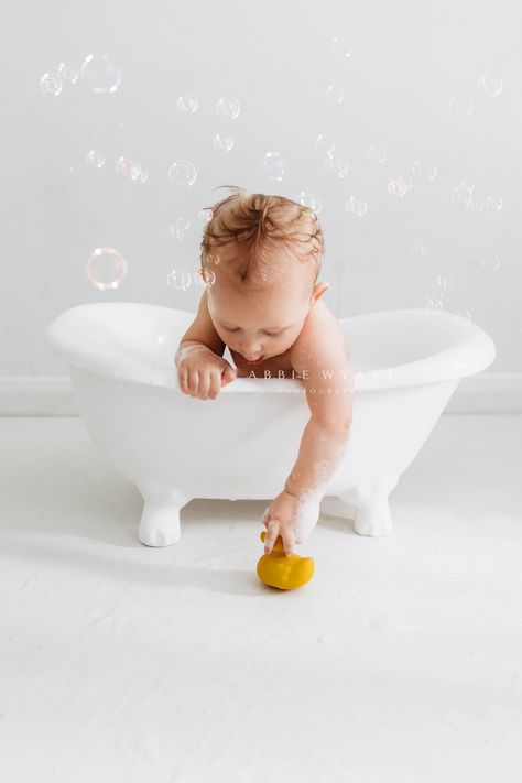 Baby Bubble Bath, Baby Cake Smash, 1st Birthday Photoshoot, 1st Birthday Cake Smash, Splash Photography, Baby Bath Tub, Cake Smash Photography, Smash Cake Photoshoot, Baby Bubble