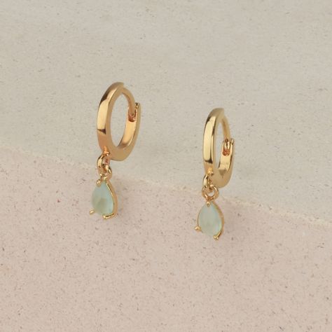 Small hoop earrings with a mint tiny teardrop glass charm made of 14k gold filled. These dainty earrings are perfect to wear in the ear lobe, as second piercing. Minimalist earrings are just perfect and really easy to wear and combine with more earrings. With the latch backs make them really comfy to wear every day and on every occasion. Available in 2 sizes: Small - 10mm Medium - 12mm Mint tiny teardrop glass charm is 7mm This listing is for a PAIR of hoops earrings. ♥ Comes in a beautiful pack Hoop Earrings With Charm, Hoops With Charms, Personalized Gold Jewelry, Packing Jewelry, Dope Jewelry, Classy Jewelry, Jewelry Lookbook, Huggie Earrings, Dainty Earrings