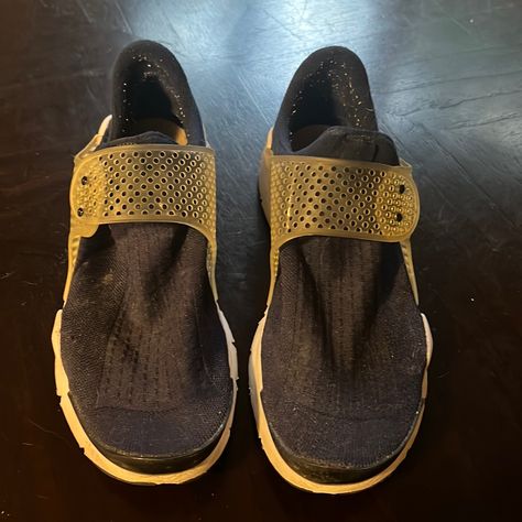 Very Lightly Worn Almost Brand New Nike Sock Darts. Extremely Comfortable, Size 10. No Rips Tears Or Scrapes. Nike Sock Dart, Midnight Navy, New Nike, Dart, Men's Nike, Nike Men, Nike Shoes, Size 10, Man Shop