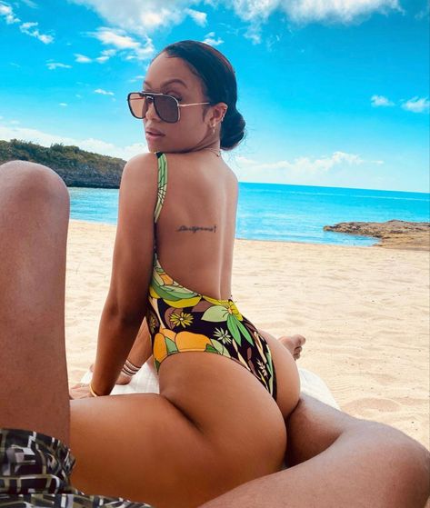 Couples Vacation Photos, Jilly Anais, Black Love Couples, Black Couples Goals, Beach Poses, Couple Aesthetic, Black Love, Cute Couple Pictures, Couple Pictures