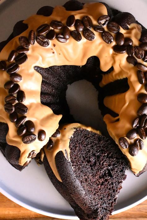 Mocha Bundt Cake Recipes, Bundt Cake Icing, Espresso Bundt Cake, Mocha Bundt Cake, Mocha Icing, Coffee Icing, Chocolate Bundt, Chocolate Bundt Cake, Coffee Cakes