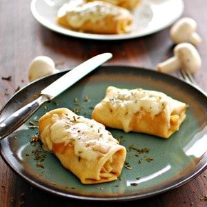 Seafood Crepes Recipe, Dinner Crepes, Crepe Recipe Savory, Crepes Filling, Coquille St Jacques, Crepes And Waffles, Sweet Crepes, Savory Crepes, Scallop Recipes