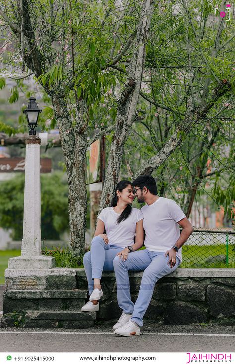 Viral Couple Photos, Pre Wedding Photo Shoot Dress Ideas, Denim Couple Photoshoot, Photo Possess, Pre Wedding Photoshoot Beach, Photography Prices, Pre Wedding Photoshoot Props, Pre Wedding Photoshoot Outfit, Pre Wedding Videos