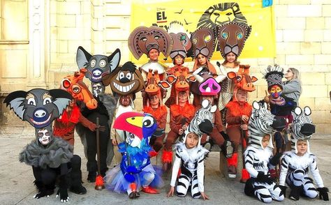 El Rey León | Bonnetsfiesta Lion King Play, Lion King, Halloween Wreath, Carnival, Lion, Musical, Kitty, Halloween