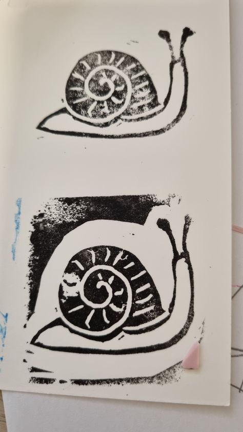 Linocut snail Easy Linocut, Linocut Art Simple, Linoleum Printing, Linoleum Print, Lino Prints, Linocut Art, Lino Print, Linoleum, Linocut Prints