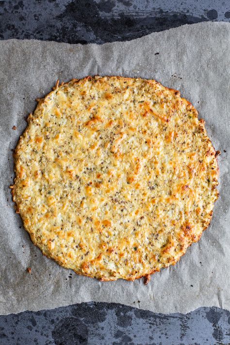 Parmesan Pizza Crust, Cauliflower Parmesan, Pizza Healthy, Parmesan Pizza, Cauliflower Pizza Crust Recipe, Cauliflower Pizza Crust, Riced Cauliflower, Low Carb Low Fat Recipes, Easy Cauliflower