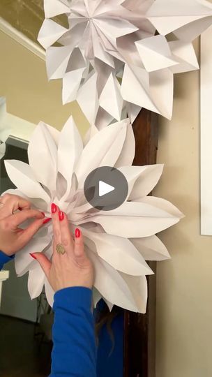 Paper Bag Christmas Decorations, Paper Bag Snowflakes Diy, Snowflake Paper Craft, Giant Snowflakes, Paper Bag Stars, Paper Bag Snowflakes, Paper Snowflakes Diy, Easy Christmas Decor, Party Prep