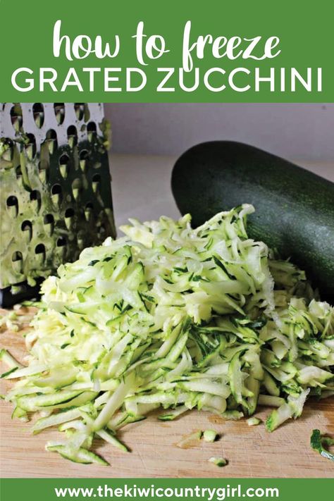 Step by step instructions on how to grate and freeze zucchini - a way to deal with at least a small portion of the kilos from the garden! Perfect for using in zucchini bread, muffins or quiches all year round. Perfect for preserving the summer harvest! How To Freeze Zucchini, Frozen Zucchini, Vegan Zucchini Bread, Freezing Zucchini, Zucchini Cheese, Freezing Vegetables, Zucchini Bread Recipe, Chocolate Zucchini Bread, Small Portions