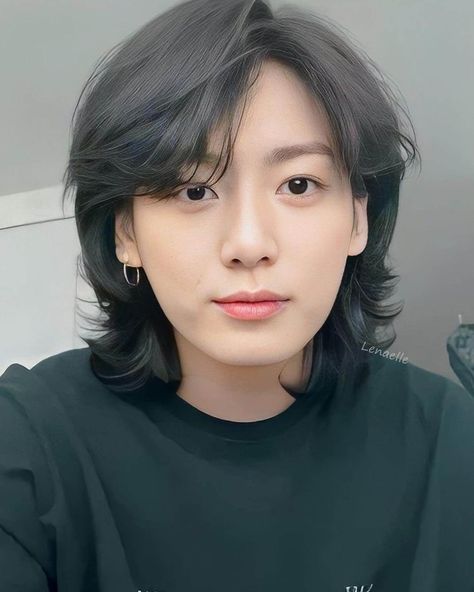 Lv Wallpaper, Jungkook Hairstyle, Short Hair Tomboy, Long Hair Ponytail, Short Layered Haircuts, Long Hair Cuts, Jung Kook, Foto Jungkook, Layered Haircuts