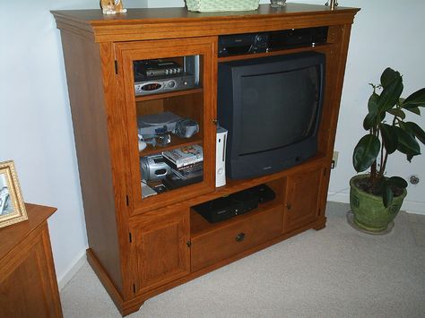 Entertainment Center 90s Entertainment Center, Vintage Entertainment Center, Old Entertainment Centers, Tv Entertainment Centers, Retro Interior Design, Retro Interior, Dream House Rooms, Fairy Houses, Entertainment Unit