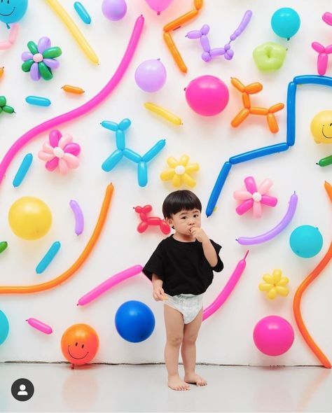 Non Balloon Decorations, Bright Color Birthday Party, Colorful Birthday Party Ideas, Simple Balloon Decorations, Minimalist Birthday Decor, One Is Fun, Home Decor Ideas Kitchen, Wallpapers Home, Home Decor Apartment