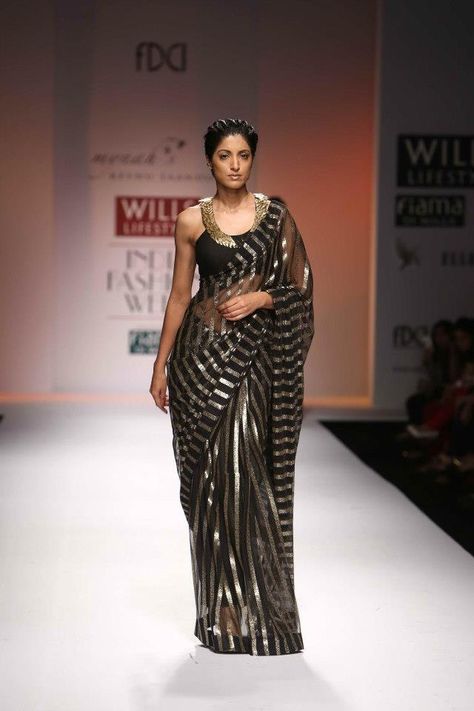 golden vertical lines, black saree and ohh so glam attitude. that's just me. -) Strip Blouse, India Fashion Week, Tech Products, Black Saree, Pretty Prom Dresses, Self Service, New Fashion Trends, Big Fashion, Fashion Event