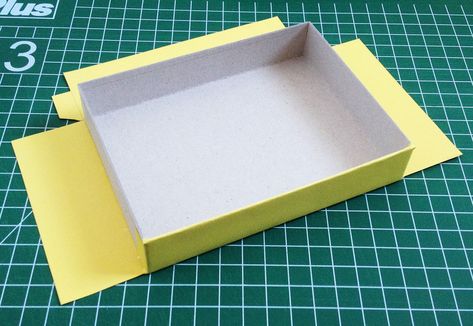 board game box tutorial Board Game Box Art, Board Game Box Diy, How To Make A Game Board, Board Game Books Diy, Diy Board Game Books, Diy Board Book, Home Made Games, Personalized Board Games, Homemade Board Games