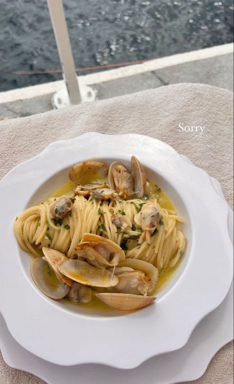 Mediterranean Summer Aesthetic Food, Seafood Dinner Aesthetic, Italian Dishes Aesthetic, Seafood Pasta Aesthetic, Luxury Dinner Food, Italian Cuisine Aesthetic, Italian Food Astethic, Italian Food Aethstetic, Luxury Food Dinners